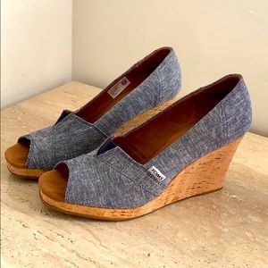 Toms open toe wedges size 9